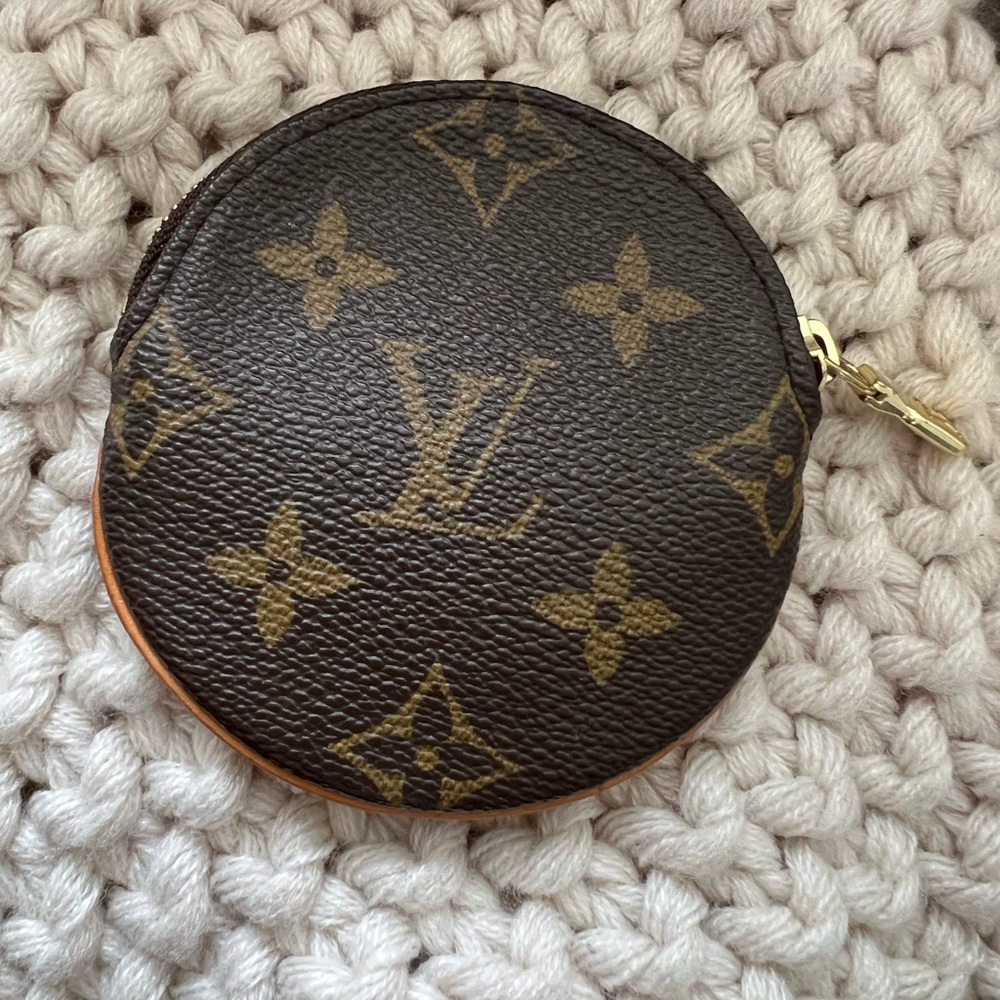 Louis Vuitton round wallet